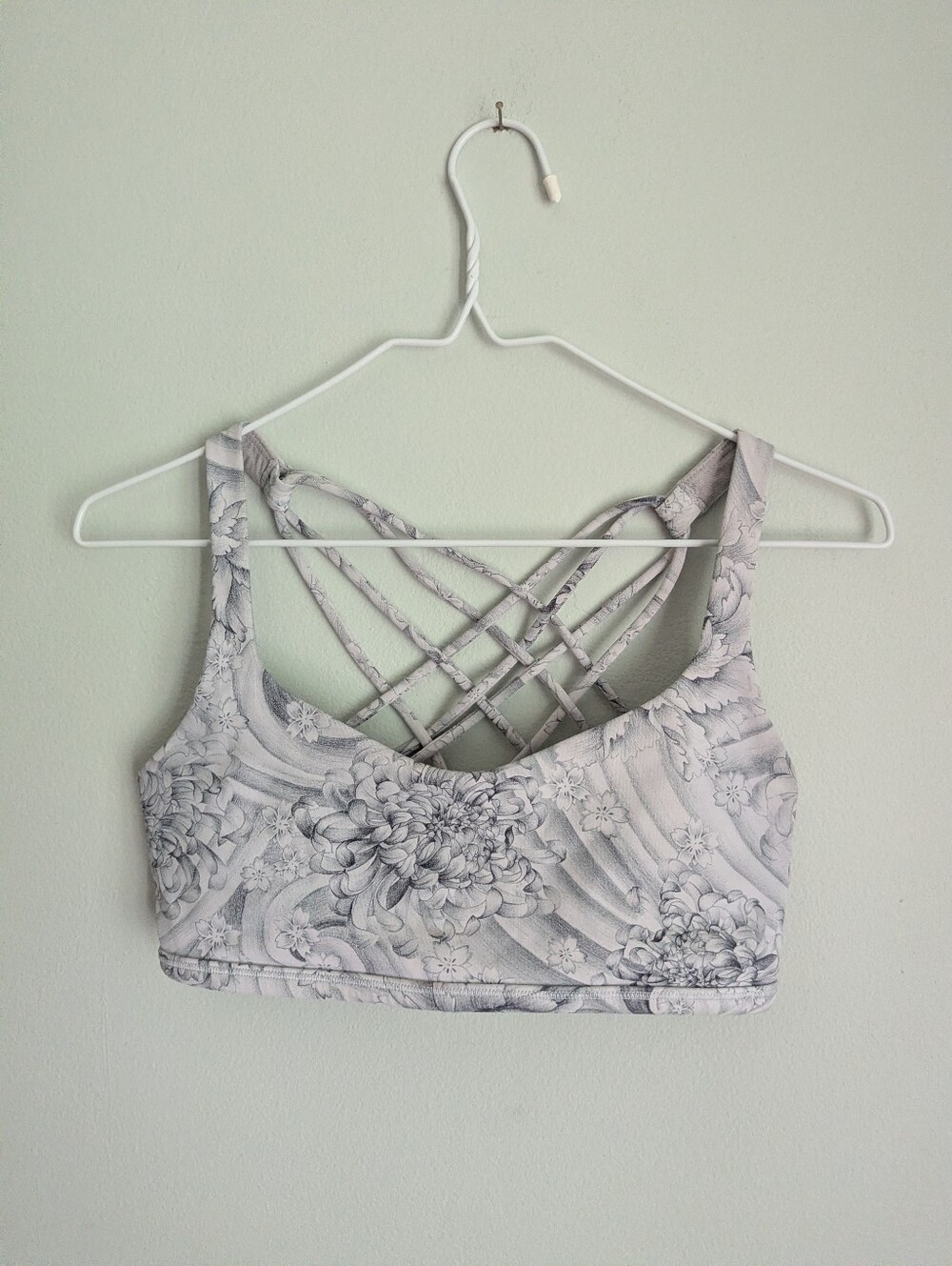 Lululemon Free To Be Bra 6 Wild Mini Twine Gray White Strap Back Sports No Pads